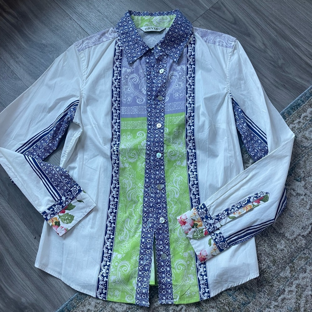 Women’s Boho artsy colorful long sleeve button down shirt. Size 4